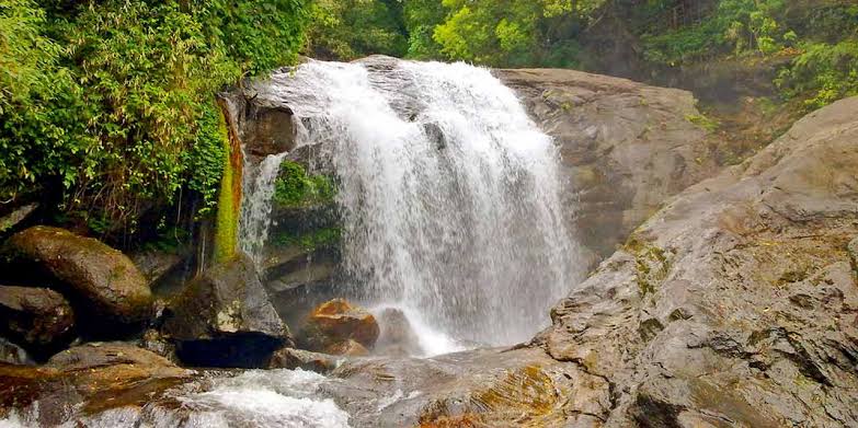 Lakkom Waterfalls: A Spectacular Cascade in the Munnar Hills