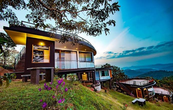 A Romantic Getaway in the Hills of Munnar