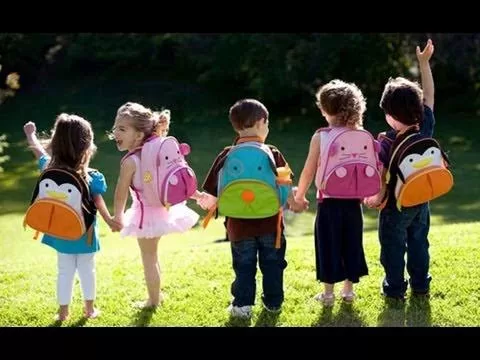 छोटे बच्चों को स्कूल भेजने से पहले ध्यान रखने योग्य बातें (A Parent’s Guide to Preparing Young Children for School)