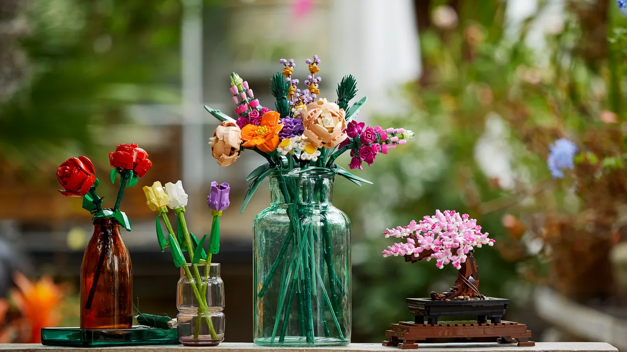 How LEGO Flowers Are Taking the DIY Decor World by Storm