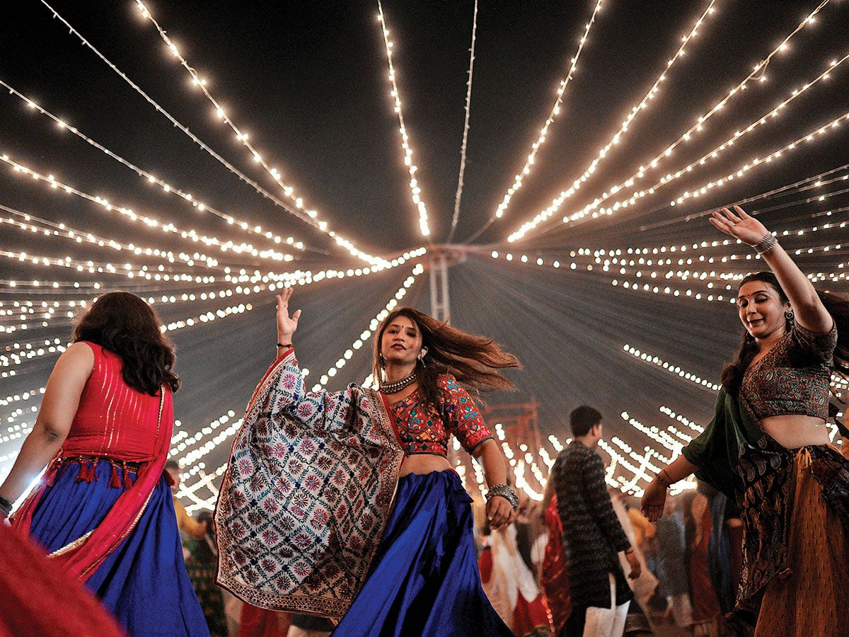 Exploring the Vibrant World of Gujarat Garba